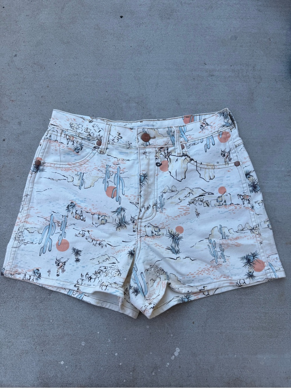 NWT Wrangler High Rise Cowboy Short Southwestern Print Size 28